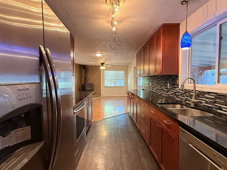 204 NE 148th Ave — Photo 5