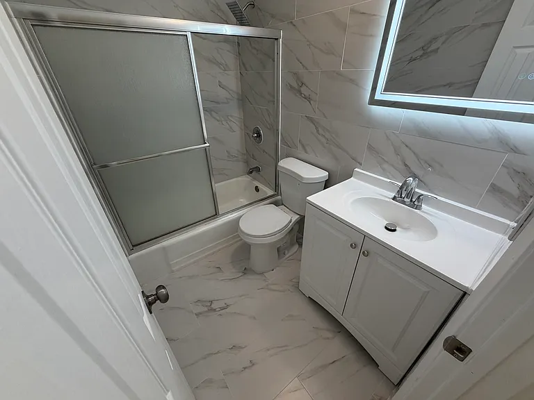 13334 Vanowen St #5 — Photo 8