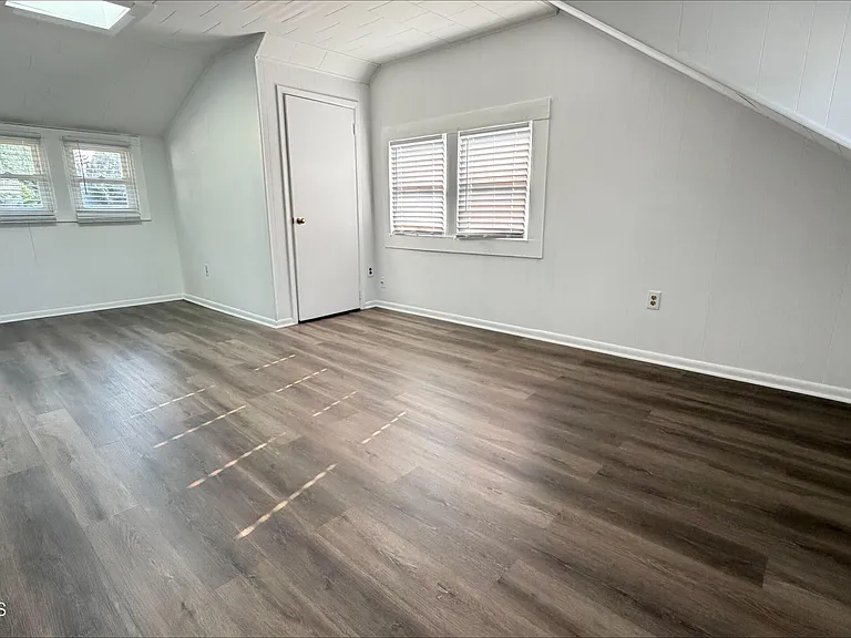 104 Burlington Ave — Photo 25
