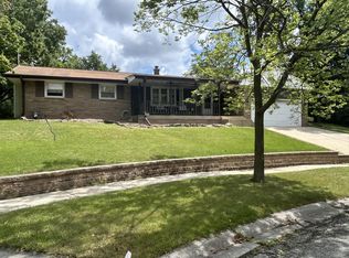 5124 Manchester Ct, Greendale, WI 53129