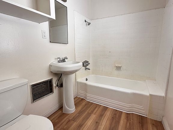 5th image of 2821 Nina St APT A