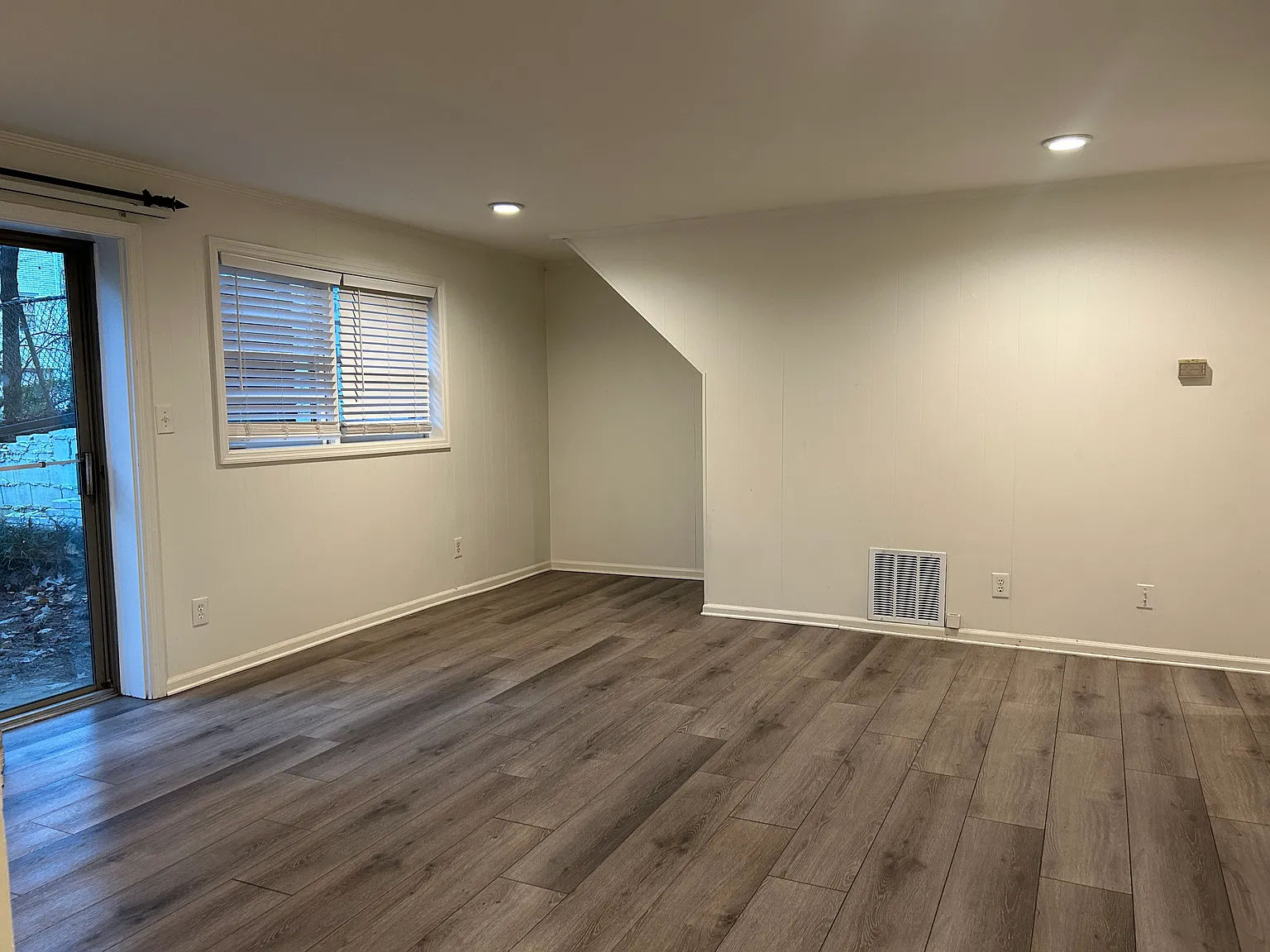 2 bed, 1200 sqft, $2,100 — Photo 2