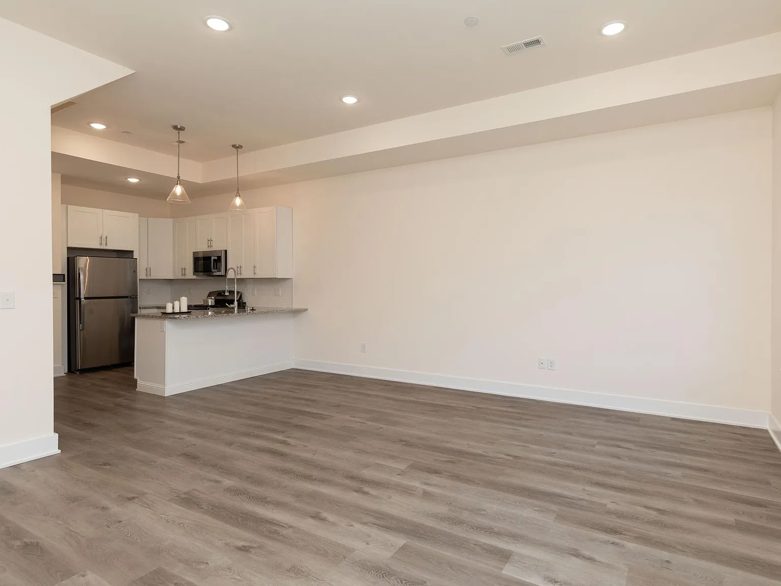 962 N 8th St — Photo 3