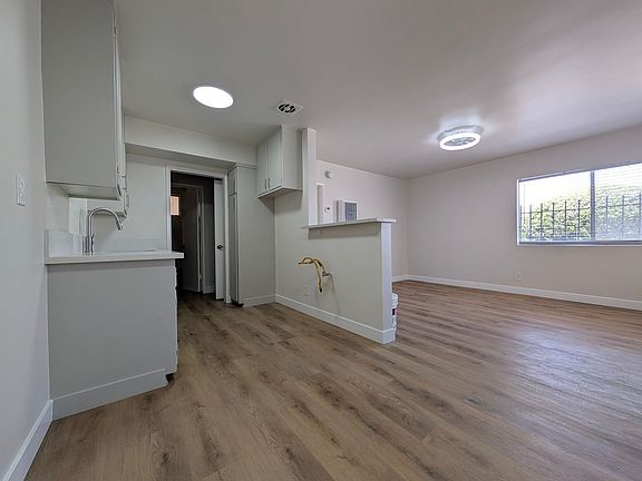 4th image of 3430 W 63rd St APT 7