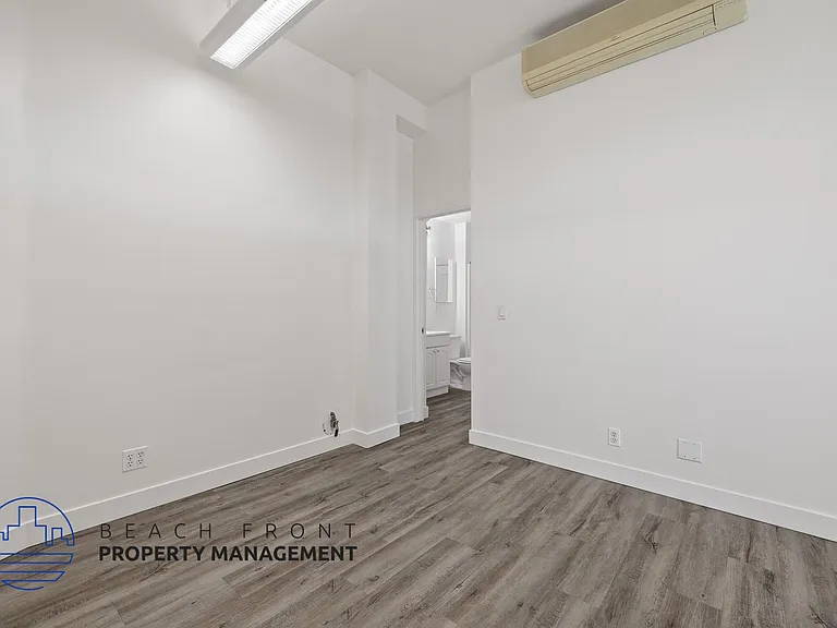 805 E 7th St — Photo 9