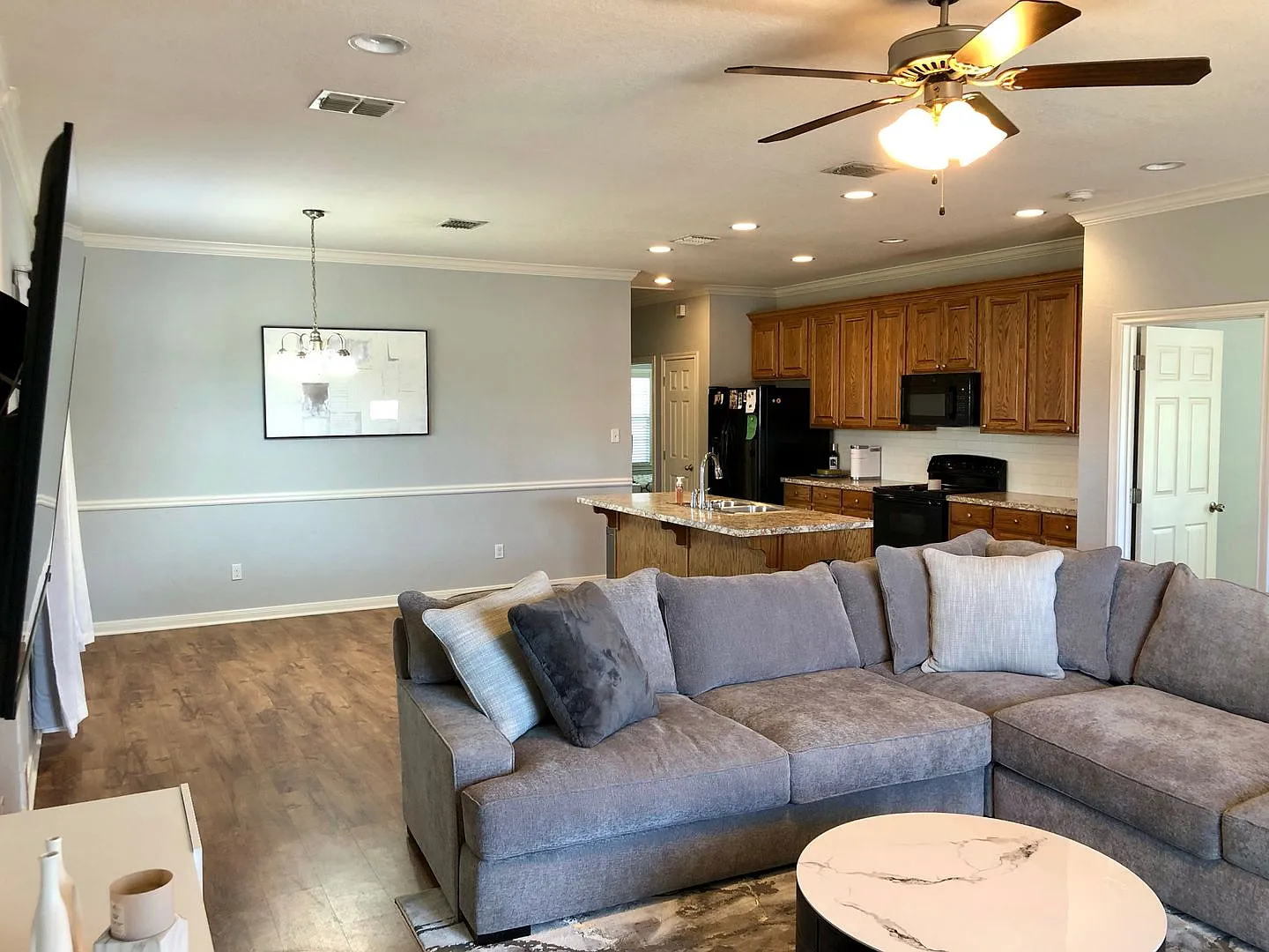 3BR/3BA House Near Campus — Photo 4