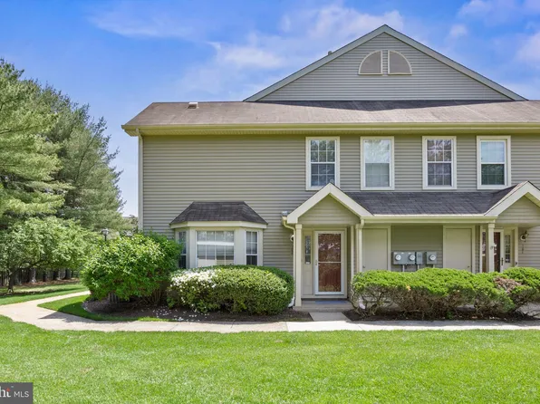 108 Pertwood Ct, Mount Laurel, NJ 08054