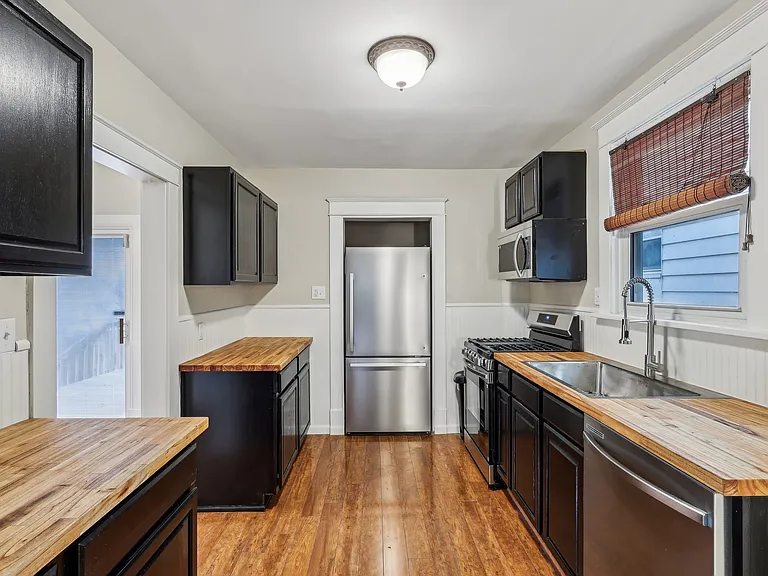 526 Berry Ave — Photo 11