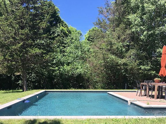 Beautiful Gunite Salt-Water Pool