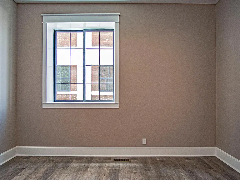 151 E Eagle St — Photo 36