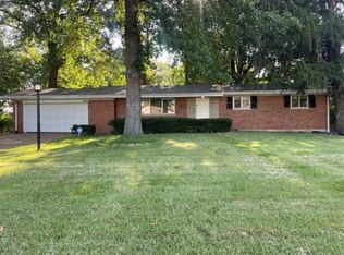 11930 N Ranch Dr, Florissant, MO 63033