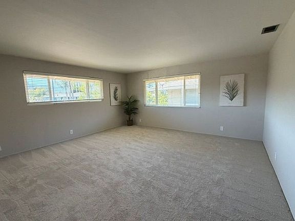 5th image of 915 Castlewood Dr #3
