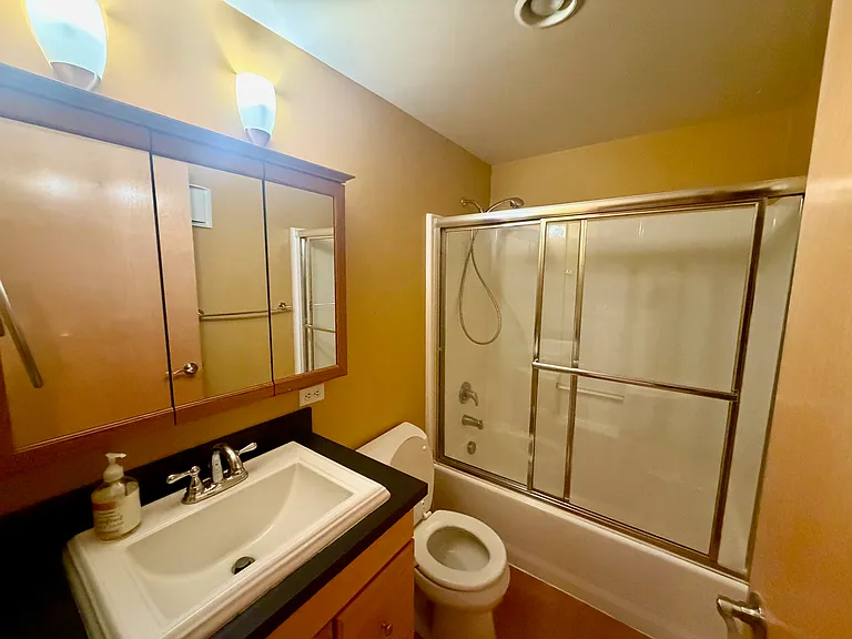 11006 NE Weidler St — Photo 10