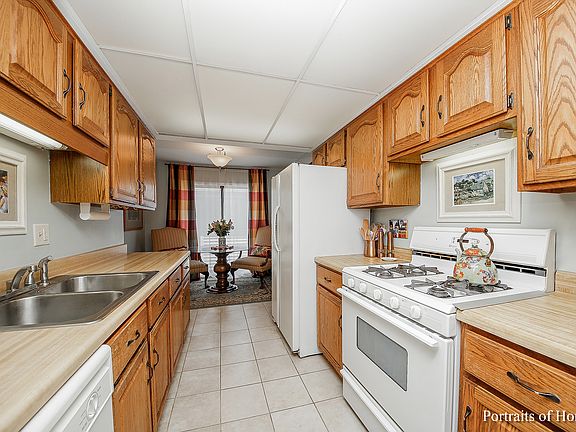 4th image of 30W301 Pinehurst Dr