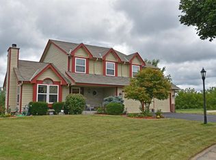 1183 Riverwalk Ct, Pewaukee, WI 53072