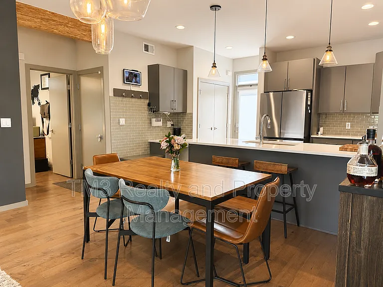 2436 Forest Ave — Photo 11
