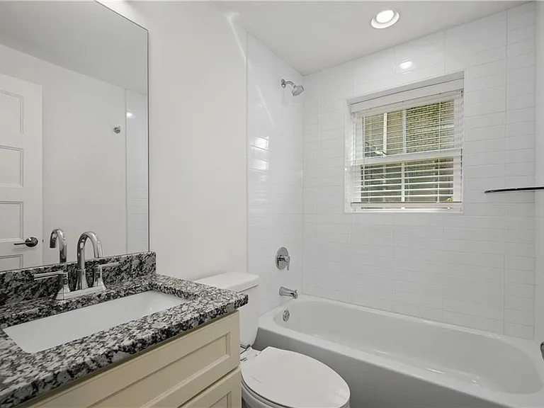 880 Saint Charles Ave NE #10 — Photo 12