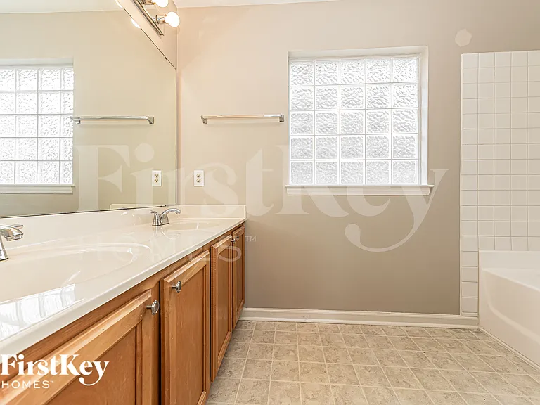 809 Hounds Chase Dr — Photo 12