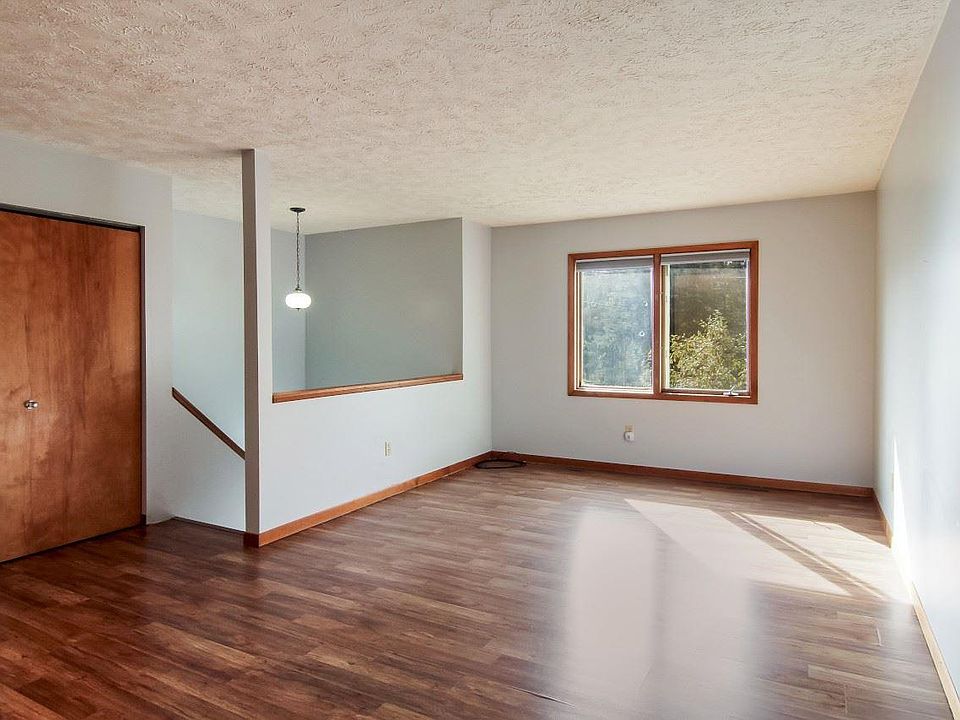 1st image of 3120 Cresthill Ln