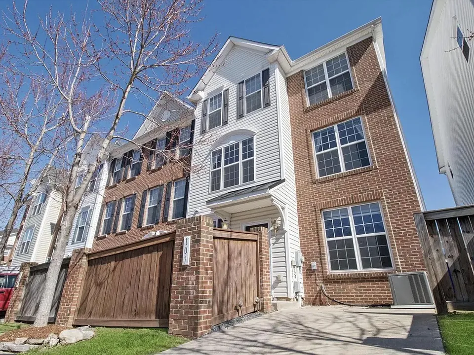 107 Featherstone Pl