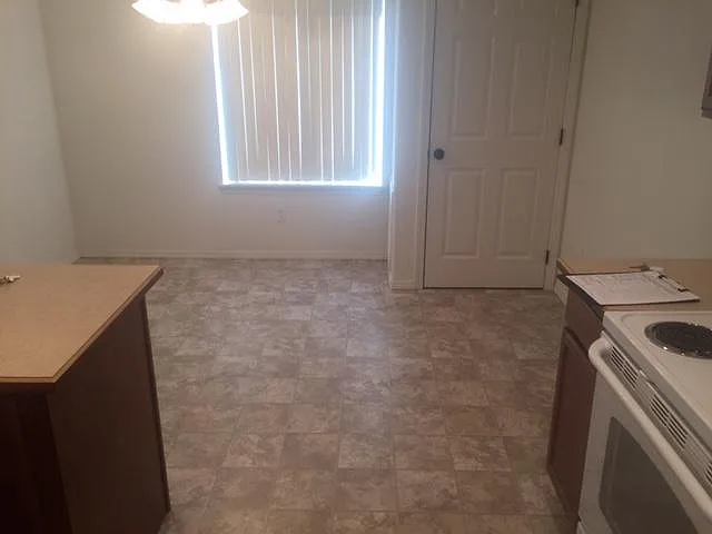 3 bed, 2.5 bath, 1500 sqft, $2,164 — Photo 3