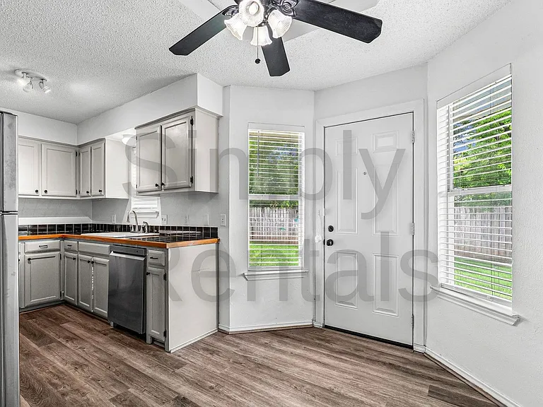 2504 Paul St — Photo 7