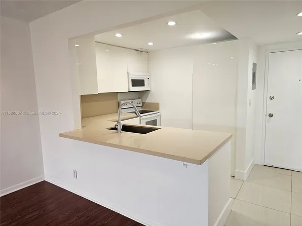 100 Edgewater Dr APT 244, Coral Gables, FL 33133
