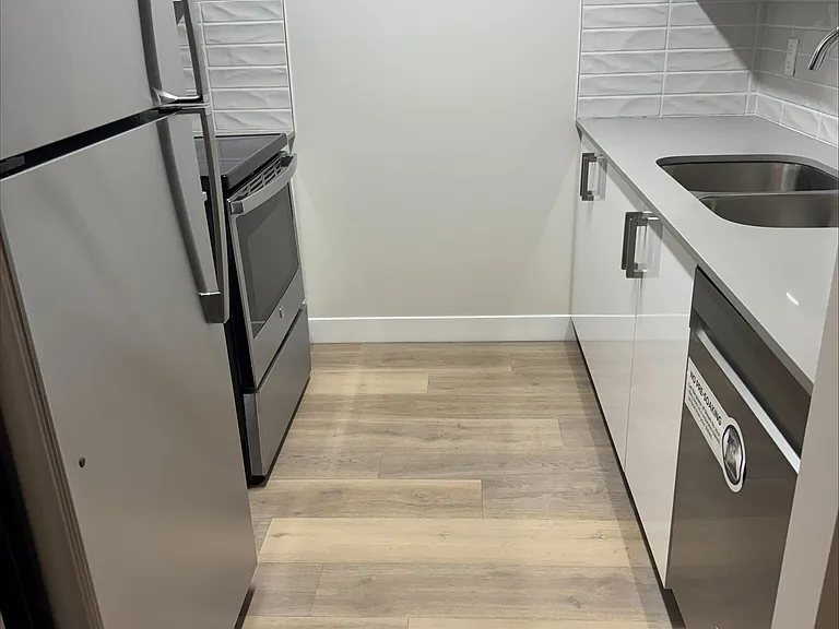 3528 Vanness Ave — Photo 22