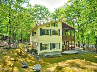 161 S Pond Cir, Dingmans Ferry, PA 18328