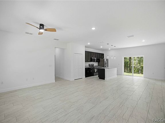 3rd image of 2885 W Redgate Dr