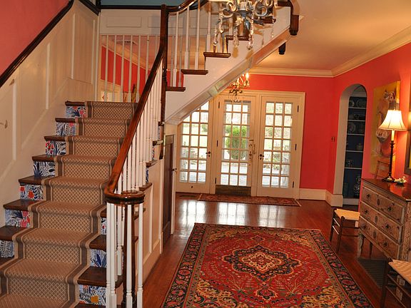 2nd image of 815 White Oak Dr