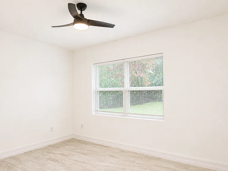 312 Hope Cir — Photo 10