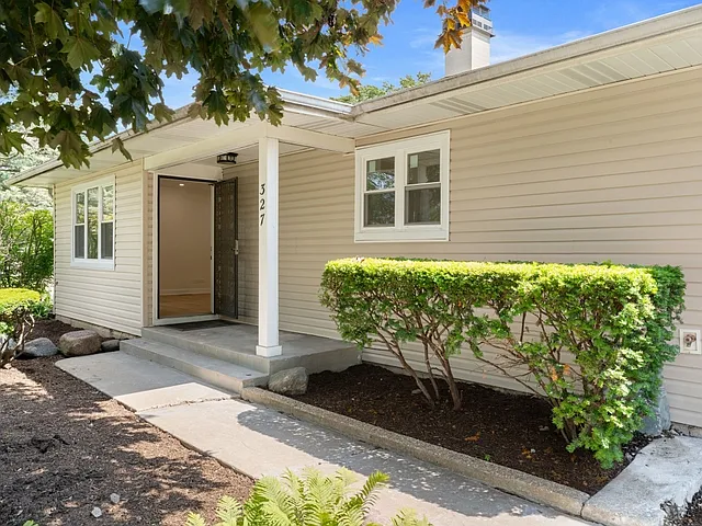 329 Marion Ct — Photo 5