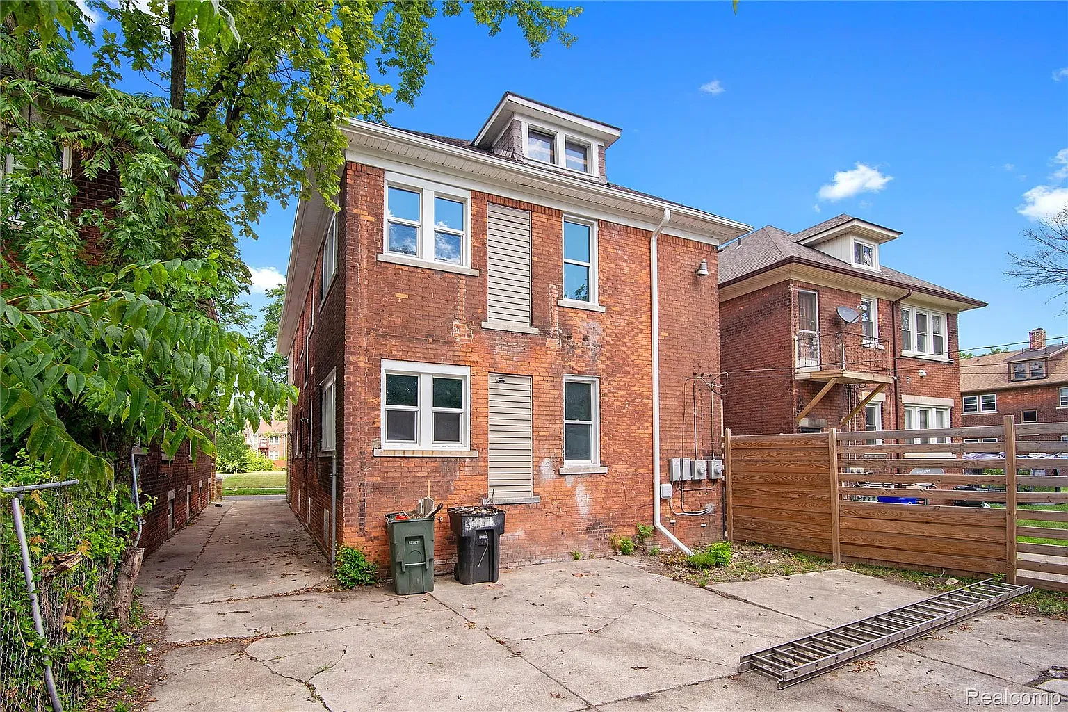 6 bed, 3008 sqft, $2,300 — Photo 1