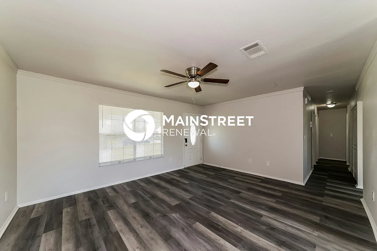 Living Room - 5726 Kenwood Dr