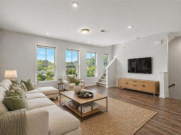 3rd image of 3270 Reagan Way