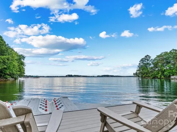 8218 Bright Water Ln, Denver, NC 28037