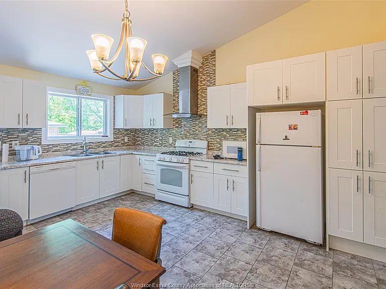 493 Wellington Ave #UPPER — Photo 10