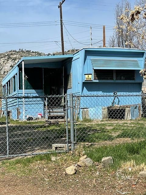 2nd image of 2419 Harnage St