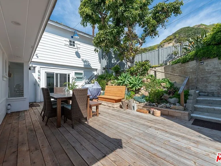 24942 Malibu Rd — Photo 4