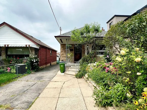 354 Kane Ave, Toronto, ON M6M 3P3