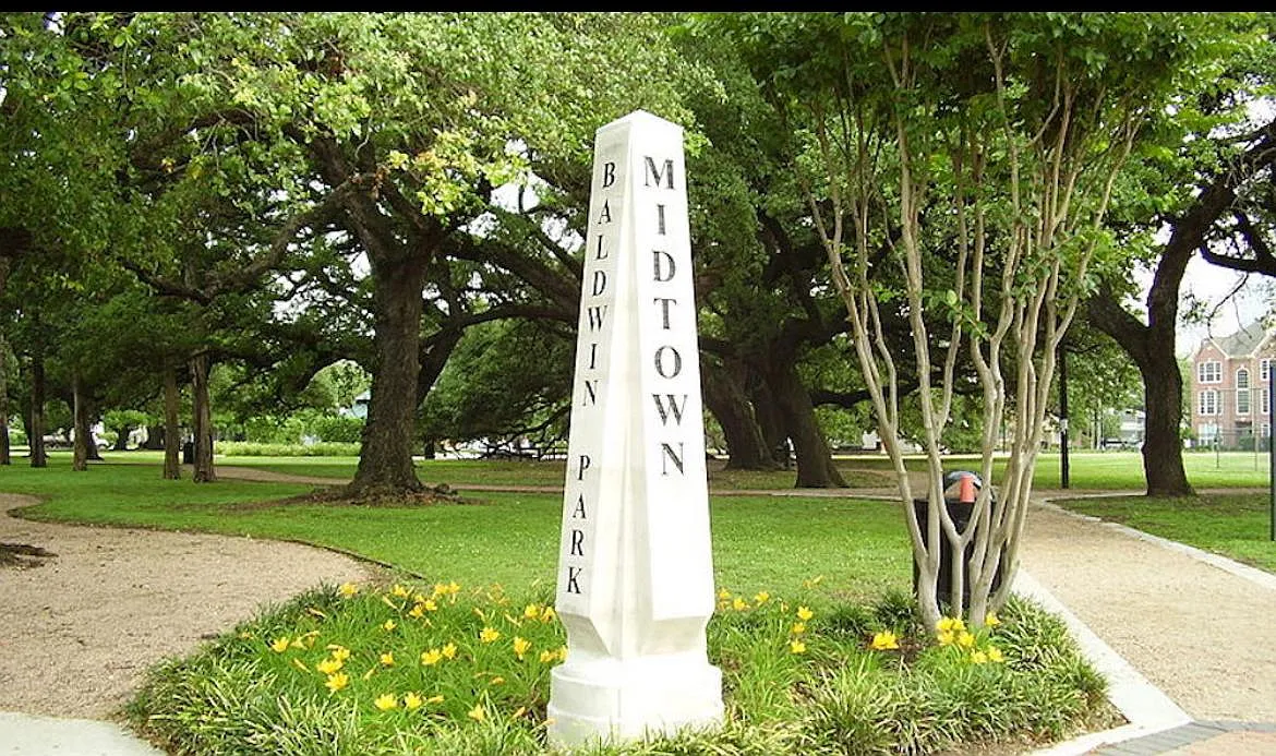 2 bed, 1.5 bath, 1370 sqft, $1,750 — Photo 2