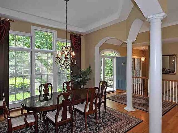 5th image of 117 Chapelwood Dr