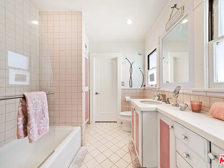 401 N McCadden Pl — Photo 32
