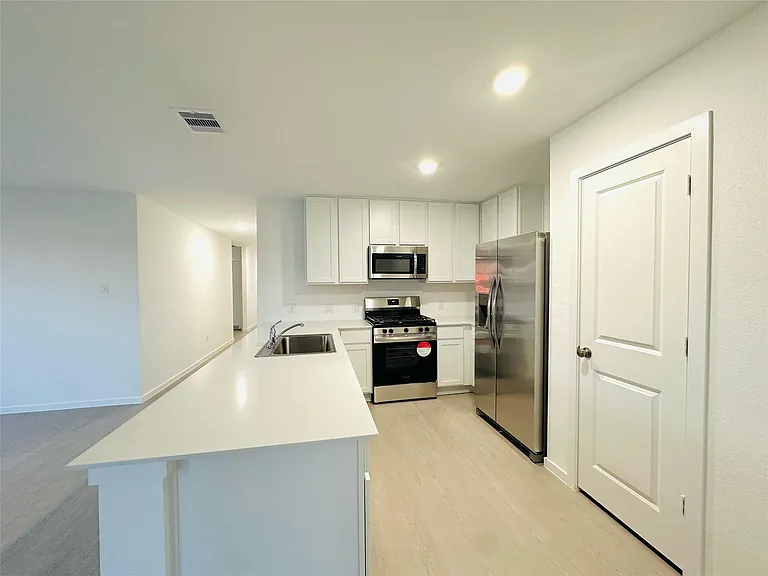 26727 Sea Holly Cir — Photo 4