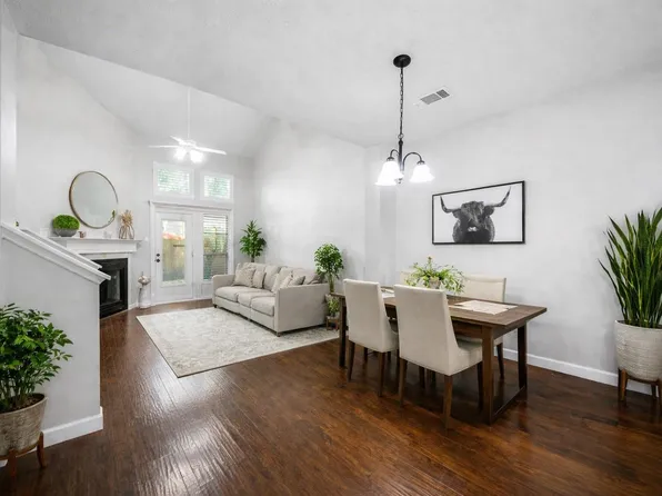 2351 Summit Way Ct, Humble, TX 77339