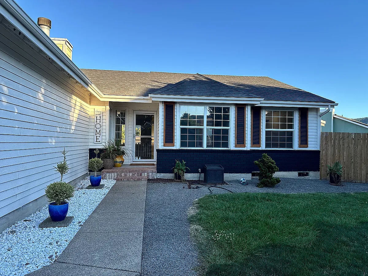4481 Glacier St — Photo 2