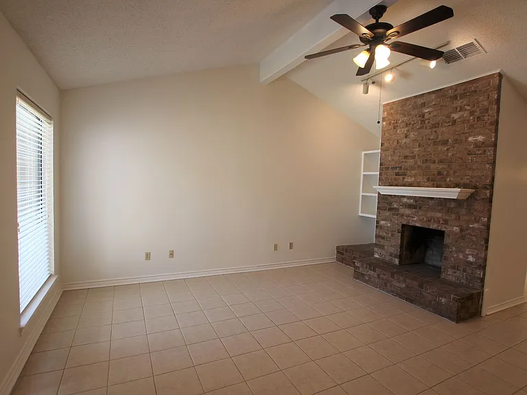 5839 Creekside Cir — Photo 4