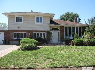 322 Woodbridge Ln, Jericho, NY 11753