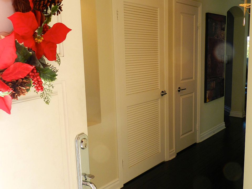 1st image of 4424 Whitsett Ave APT 307